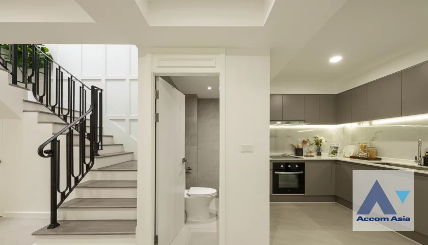 6  3 br Townhouse for rent and sale in Sukhumvit ,Bangkok BTS Phra khanong at Moo Baan Klongtan Nivet AA42977
