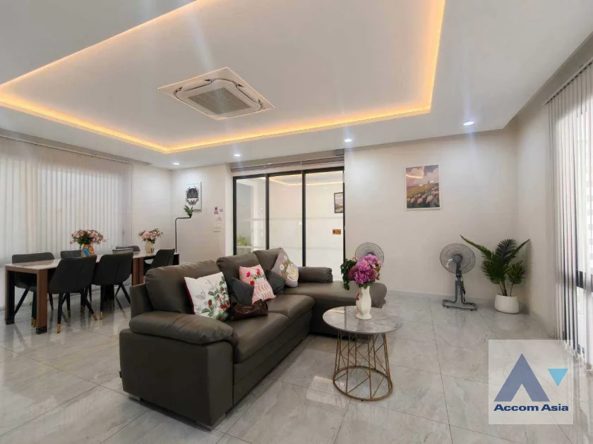 unitNewly renovated, Home Office, Pet friendly | Newly renovated townhouse 5 beds for rent in Sukhumvit (AA43569)