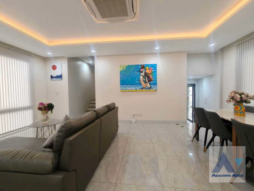 4  5 br House For Rent in Sukhumvit ,Bangkok BTS Thong Lo AA43569