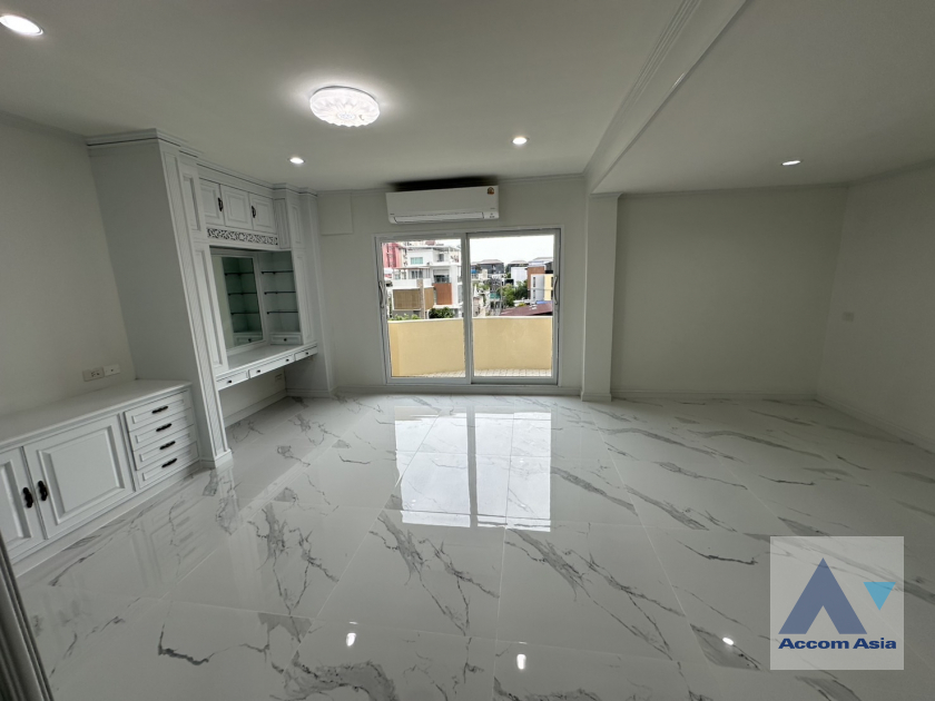 17  4 br Townhouse for rent and sale in Sathorn ,Bangkok MRT Khlong Toei - MRT Lumphini at Yenakart Residence AA43570