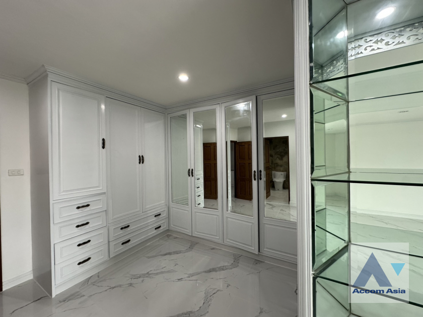 24  4 br Townhouse for rent and sale in Sathorn ,Bangkok MRT Khlong Toei - MRT Lumphini at Yenakart Residence AA43570