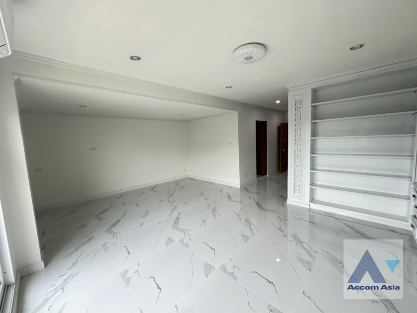 9  4 br Townhouse for rent and sale in Sathorn ,Bangkok MRT Khlong Toei - MRT Lumphini at Yenakart Residence AA43570