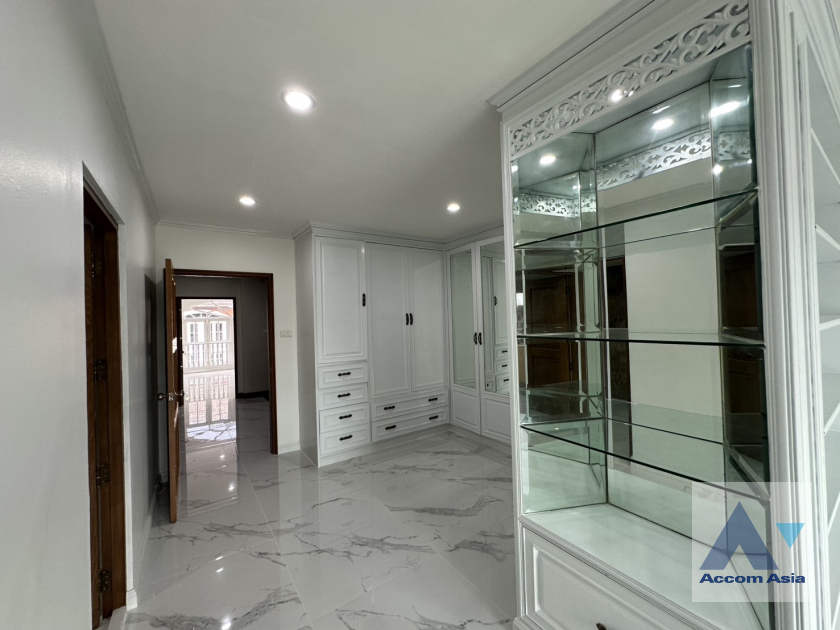 23  4 br Townhouse for rent and sale in Sathorn ,Bangkok MRT Khlong Toei - MRT Lumphini at Yenakart Residence AA43570