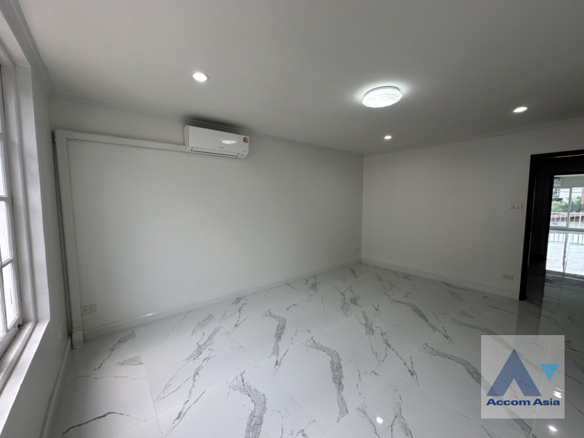 22  4 br Townhouse for rent and sale in Sathorn ,Bangkok MRT Khlong Toei - MRT Lumphini at Yenakart Residence AA43570
