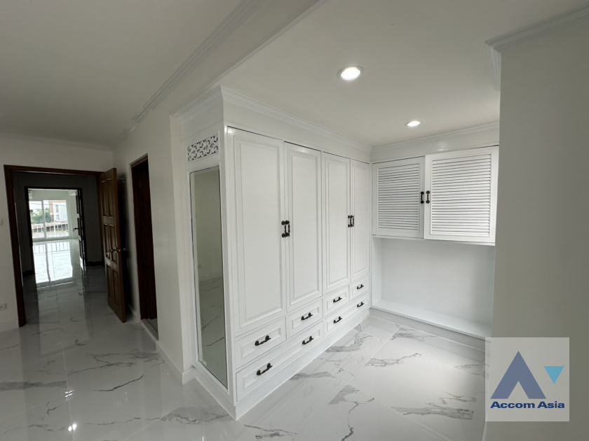 36  4 br Townhouse for rent and sale in Sathorn ,Bangkok MRT Khlong Toei - MRT Lumphini at Yenakart Residence AA43570