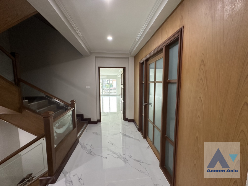 35  4 br Townhouse for rent and sale in Sathorn ,Bangkok MRT Khlong Toei - MRT Lumphini at Yenakart Residence AA43570