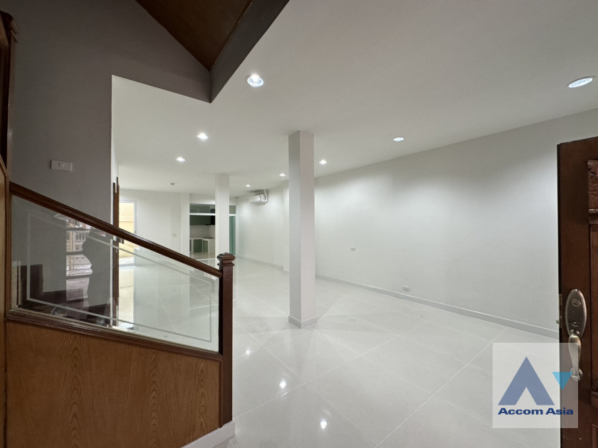 4  4 br Townhouse for rent and sale in Sathorn ,Bangkok MRT Khlong Toei - MRT Lumphini at Yenakart Residence AA43570