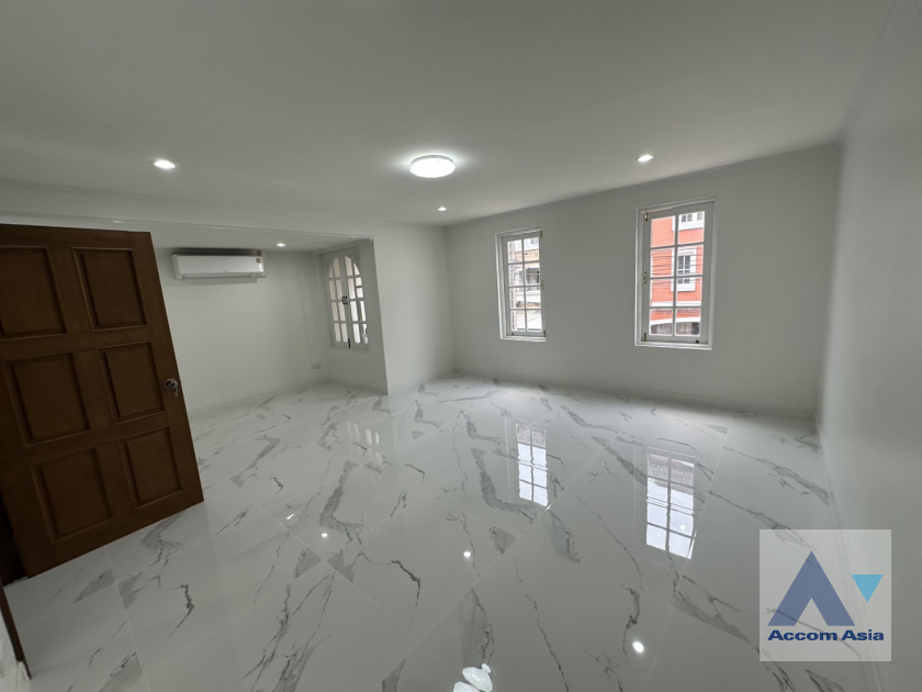 19  4 br Townhouse for rent and sale in Sathorn ,Bangkok MRT Khlong Toei - MRT Lumphini at Yenakart Residence AA43570