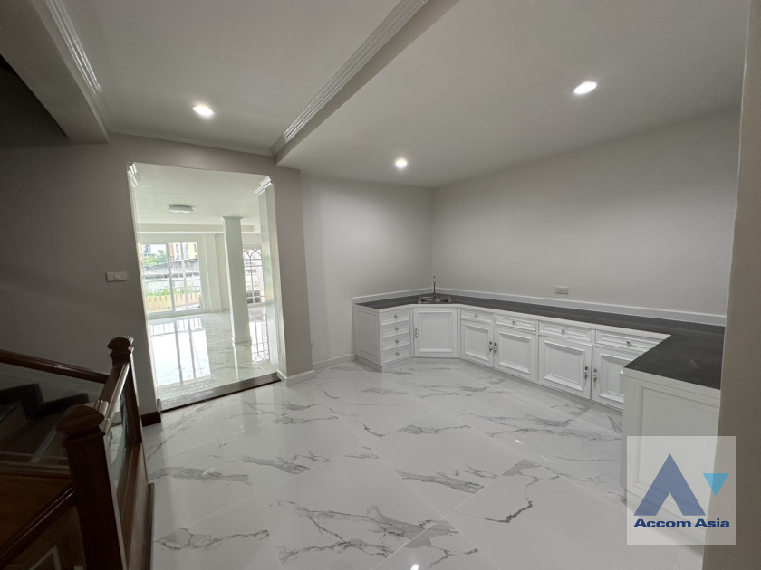 11  4 br Townhouse for rent and sale in Sathorn ,Bangkok MRT Khlong Toei - MRT Lumphini at Yenakart Residence AA43570