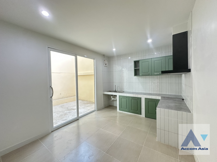 43  4 br Townhouse for rent and sale in Sathorn ,Bangkok MRT Khlong Toei - MRT Lumphini at Yenakart Residence AA43570