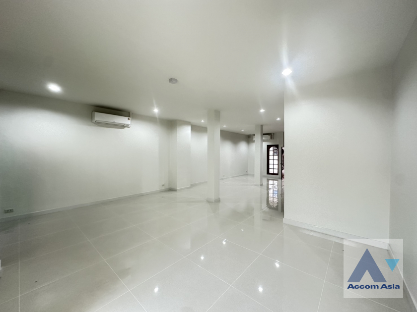 5  4 br Townhouse for rent and sale in Sathorn ,Bangkok MRT Khlong Toei - MRT Lumphini at Yenakart Residence AA43570