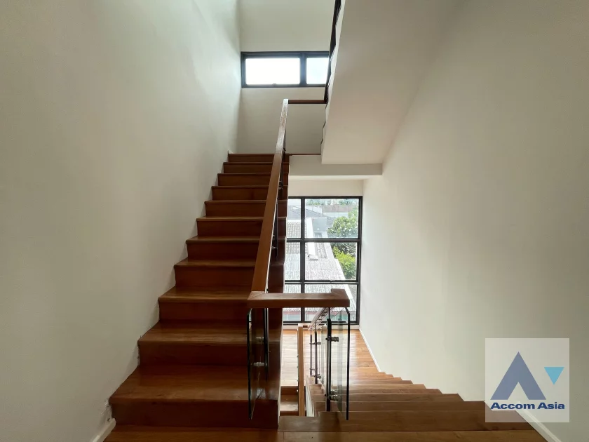 9  3 br House for rent and sale in Sukhumvit ,Bangkok BTS Asok AA44033