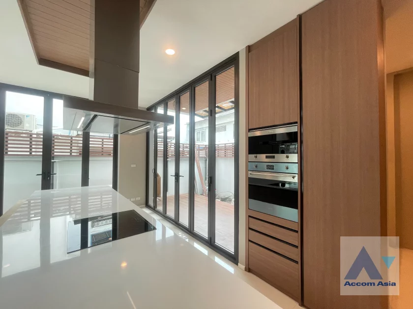 5  3 br House for rent and sale in Sukhumvit ,Bangkok BTS Asok AA44033