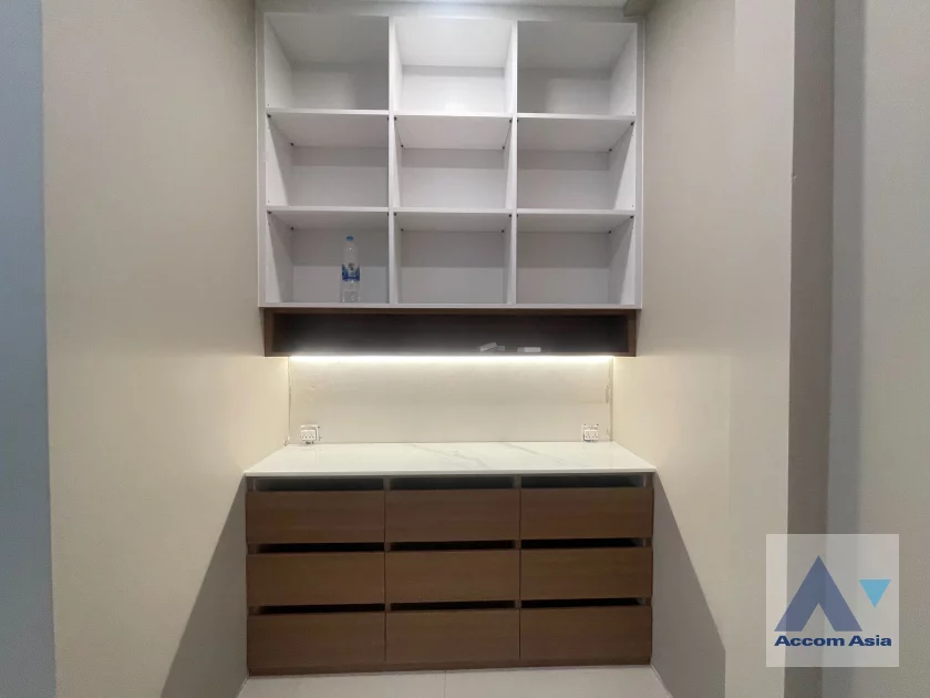 21  3 br House for rent and sale in Sukhumvit ,Bangkok BTS Asok AA44033