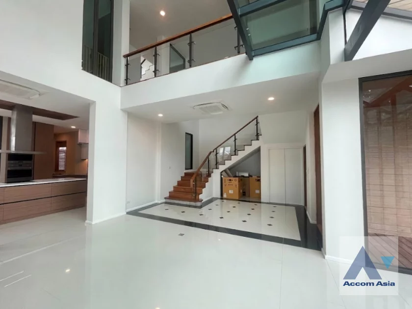 unit 3 Bedrooms  House For Rent & Sale in Sukhumvit, Bangkok  near BTS Asok (AA44033)