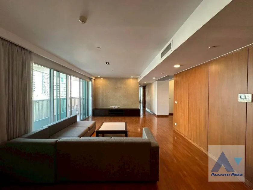 unit 3 Bedrooms  Apartment For Rent in Sukhumvit, Bangkok  near BTS Ratchadamri (AA44179)
