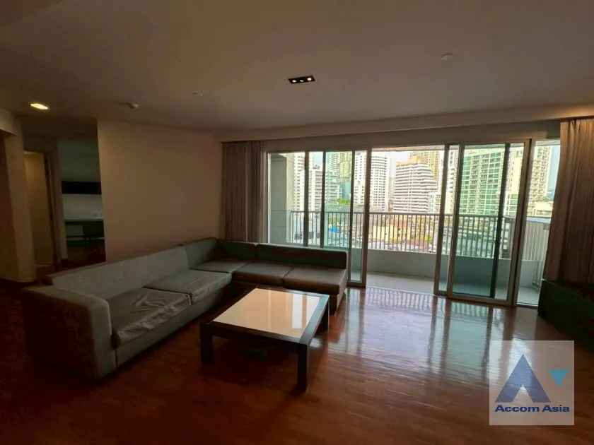 unit 3 Bedrooms  Apartment For Rent in Sukhumvit, Bangkok  near BTS Ratchadamri (AA44179)
