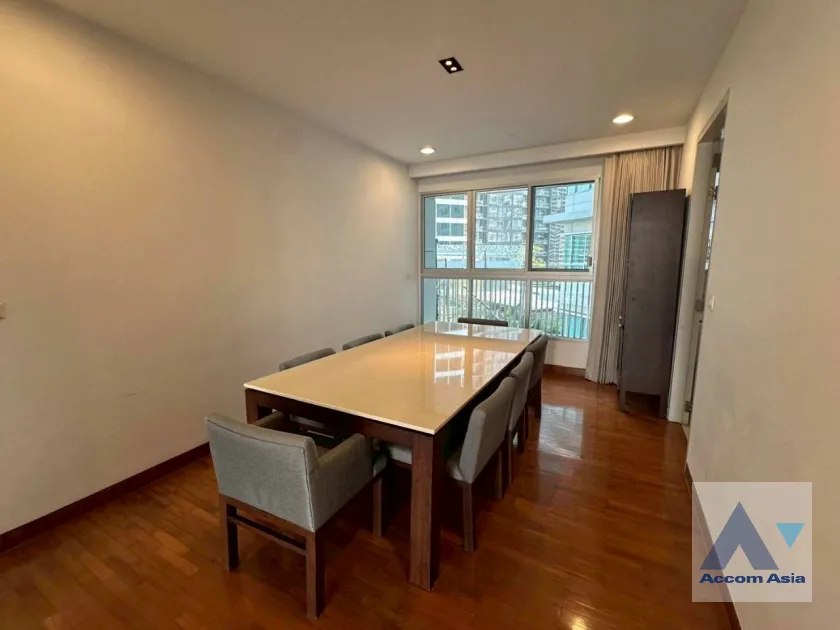 unit 3 Bedrooms  Apartment For Rent in Sukhumvit, Bangkok  near BTS Ratchadamri (AA44179)