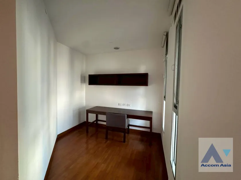 13  3 br Apartment For Rent in Sukhumvit ,Bangkok BTS Asok at Spacious Living in Asoke220 SQ.M. Up AA44179