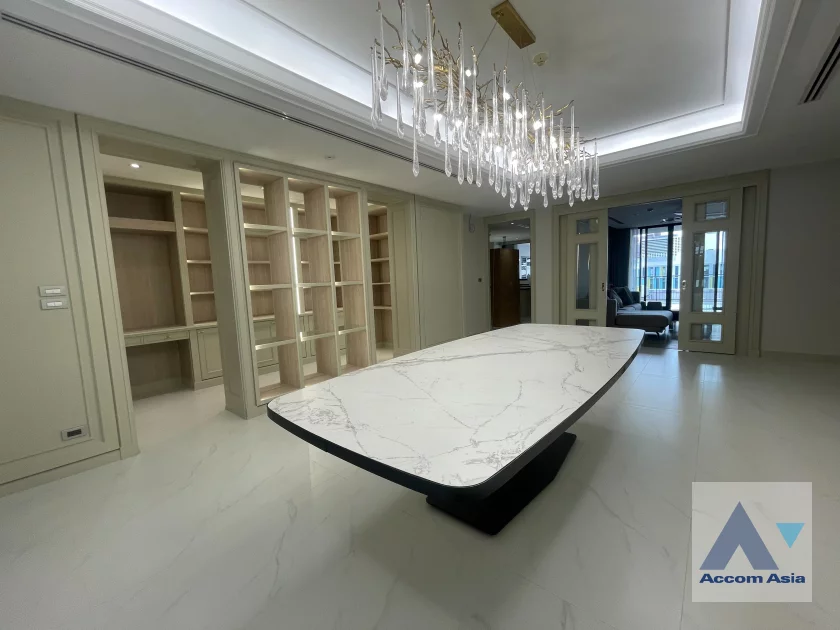  1  4 br Apartment For Rent in Sukhumvit ,Bangkok BTS Phrom Phong at Fully Facilities AA44235