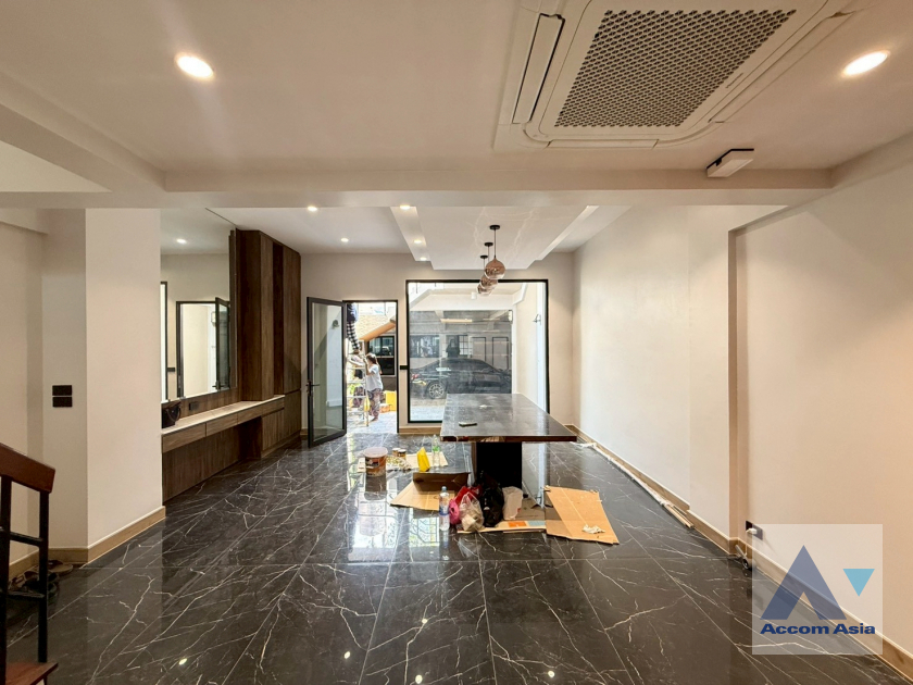 4  4 br Townhouse For Rent in Sukhumvit ,Bangkok BTS Phra khanong at Regent 71 AA44324