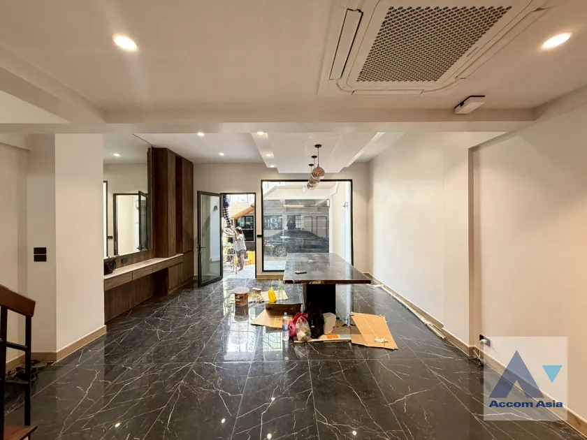 4  4 br Townhouse for rent and sale in Sukhumvit ,Bangkok BTS Phra khanong at Regent 71 AA44324