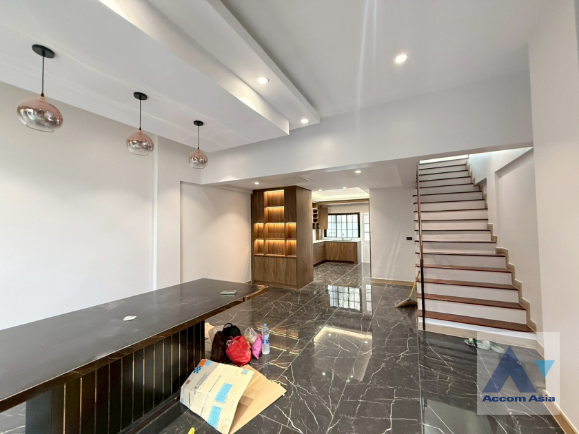  1  4 br Townhouse For Rent in Sukhumvit ,Bangkok BTS Phra khanong at Regent 71 AA44324