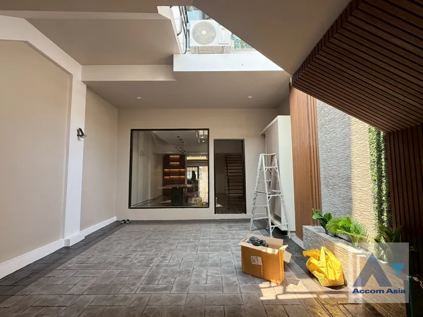5  4 br Townhouse for rent and sale in Sukhumvit ,Bangkok BTS Phra khanong at Regent 71 Place  AA44324