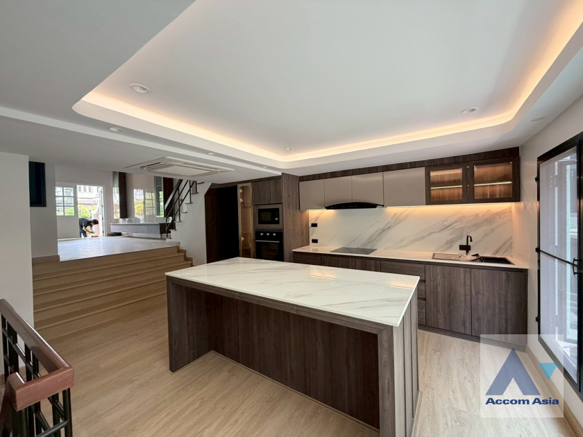  1  4 br Townhouse For Rent in Sukhumvit ,Bangkok BTS Phra khanong at Regent 71 AA44324