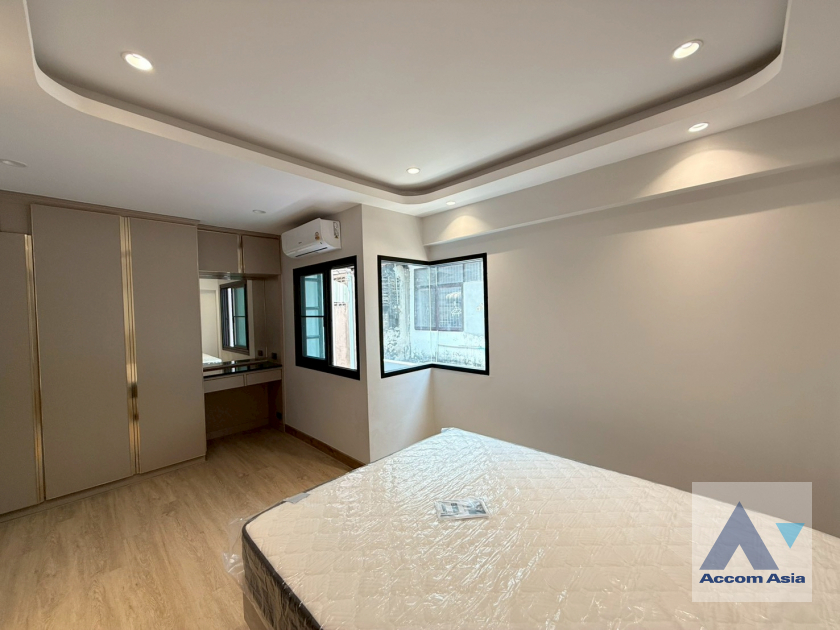 23  4 br Townhouse For Rent in Sukhumvit ,Bangkok BTS Phra khanong at Regent 71 AA44324
