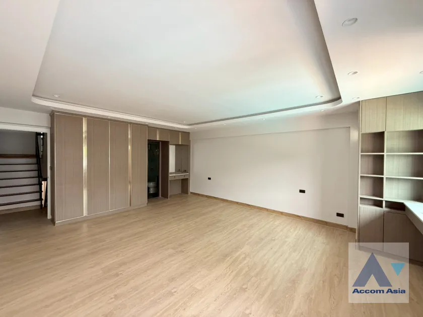 24  4 br Townhouse for rent and sale in Sukhumvit ,Bangkok BTS Phra khanong at Regent 71 Place  AA44324