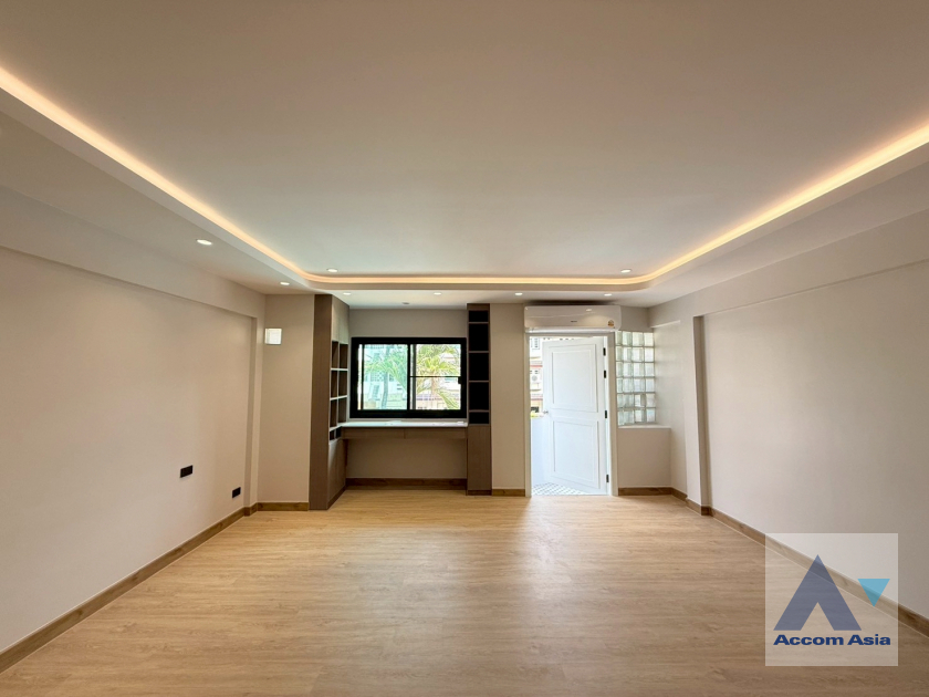 26  4 br Townhouse For Rent in Sukhumvit ,Bangkok BTS Phra khanong at Regent 71 AA44324