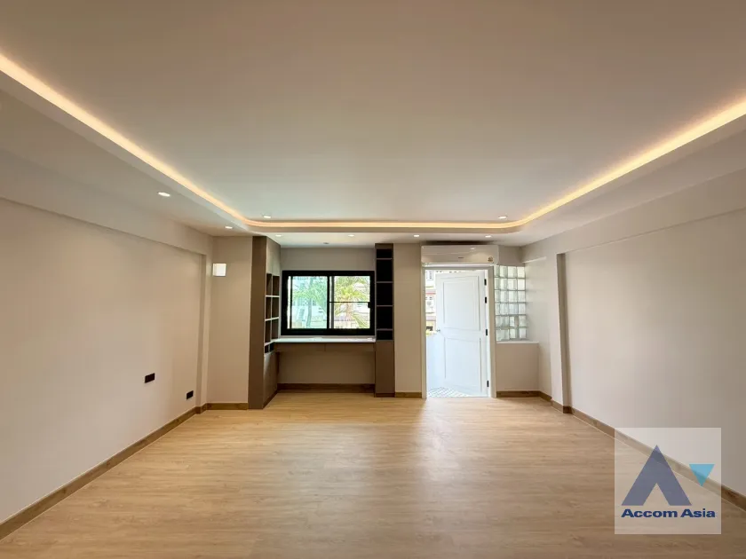 26  4 br Townhouse for rent and sale in Sukhumvit ,Bangkok BTS Phra khanong at Regent 71 AA44324