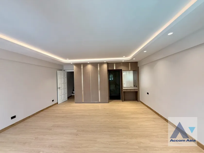 28  4 br Townhouse for rent and sale in Sukhumvit ,Bangkok BTS Phra khanong at Regent 71 AA44324