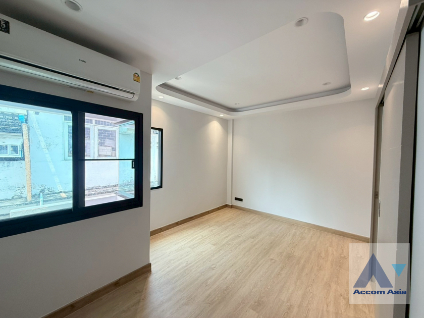 21  4 br Townhouse For Rent in Sukhumvit ,Bangkok BTS Phra khanong at Regent 71 AA44324