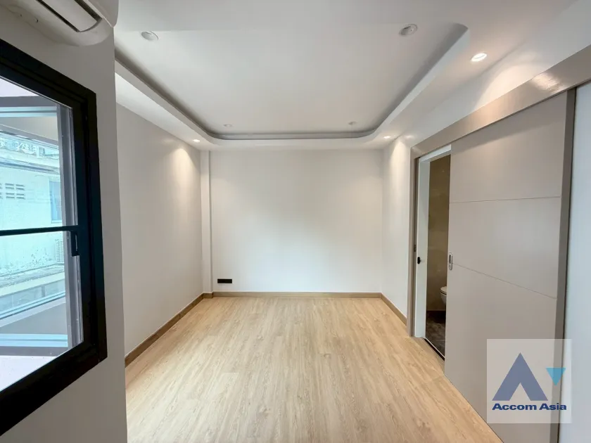 22  4 br Townhouse for rent and sale in Sukhumvit ,Bangkok BTS Phra khanong at Regent 71 AA44324