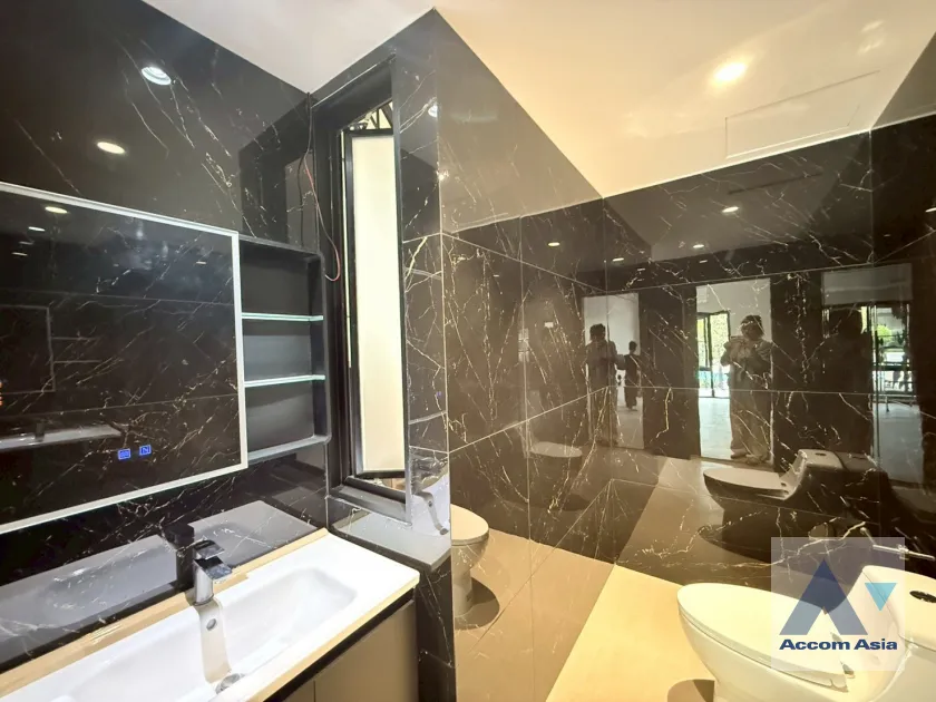 34  4 br Townhouse for rent and sale in Sukhumvit ,Bangkok BTS Phra khanong at Regent 71 Place  AA44324