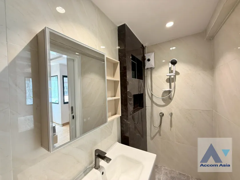 32  4 br Townhouse for rent and sale in Sukhumvit ,Bangkok BTS Phra khanong at Regent 71 AA44324