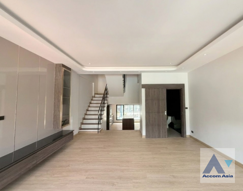 12  4 br Townhouse For Rent in Sukhumvit ,Bangkok BTS Phra khanong at Regent 71 AA44324