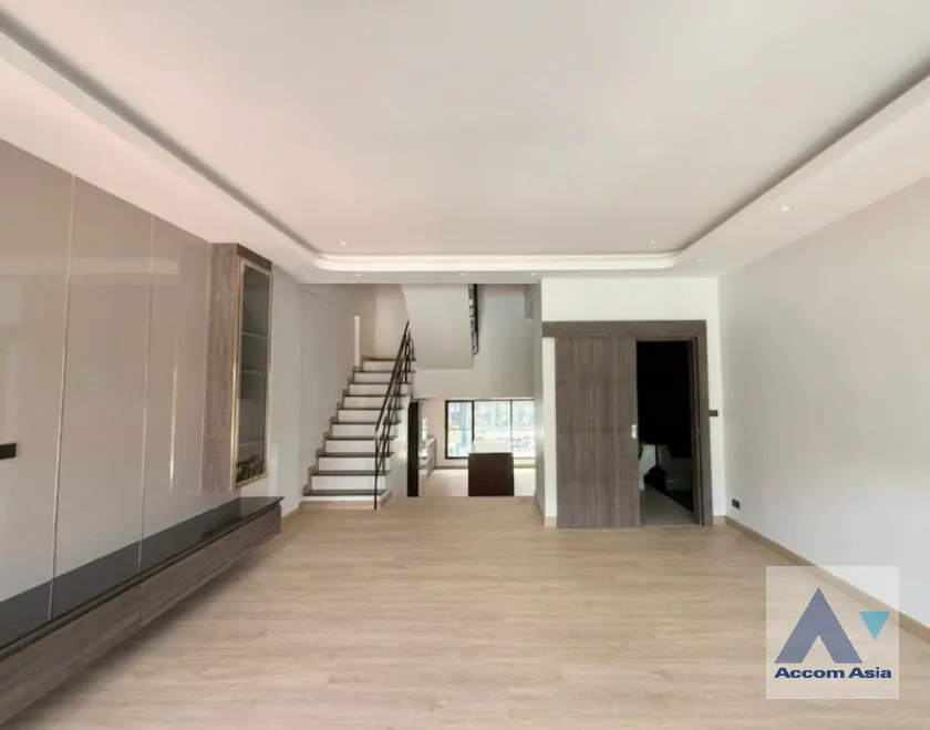 12  4 br Townhouse for rent and sale in Sukhumvit ,Bangkok BTS Phra khanong at Regent 71 Place  AA44324