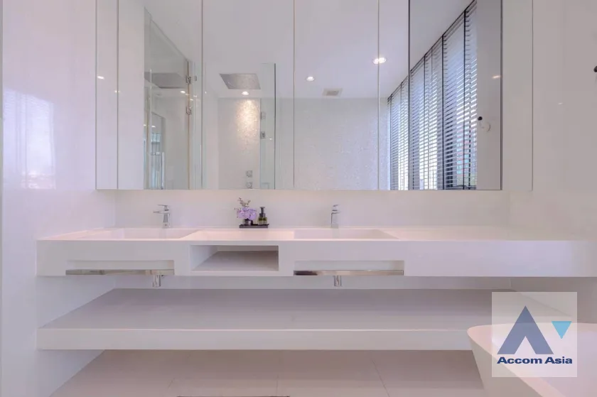 26  2 br Condominium for rent and sale in Sukhumvit ,Bangkok BTS Phrom Phong at Vittorio Sukhumvit 39 AA44335