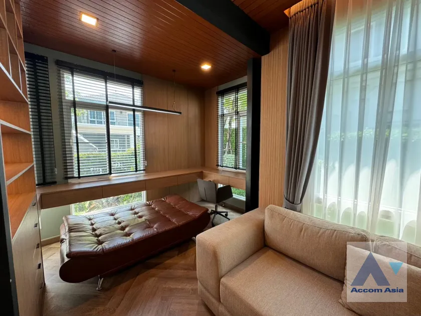 unit 4 Bedrooms  House For Rent in Pattanakarn, Bangkok  near BTS Bang Na (AA44358)
