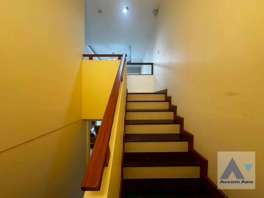 10  3 br Apartment For Rent in Sukhumvit ,Bangkok BTS Ekkamai at Low Rise Residence AA44367
