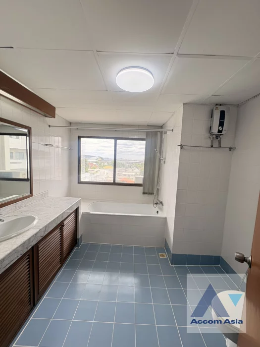 15  4 br Apartment For Rent in Phaholyothin ,Bangkok BTS Saphan-Kwai at Heart of Phaya Thai AA44551