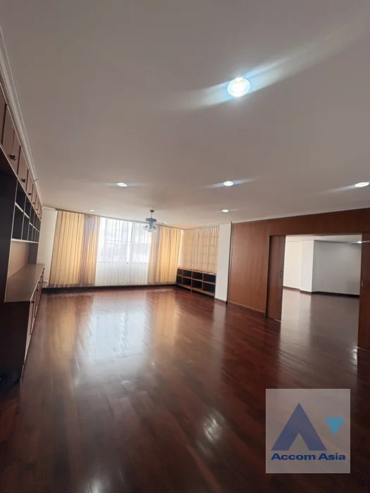 6  4 br Apartment For Rent in Phaholyothin ,Bangkok BTS Saphan-Kwai at Heart of Phaya Thai AA44551