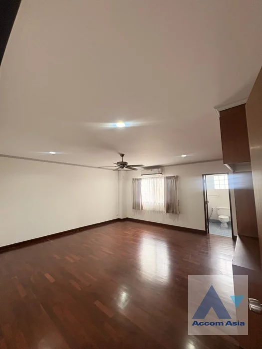 7  4 br Apartment For Rent in Phaholyothin ,Bangkok BTS Saphan-Kwai at Heart of Phaya Thai AA44551