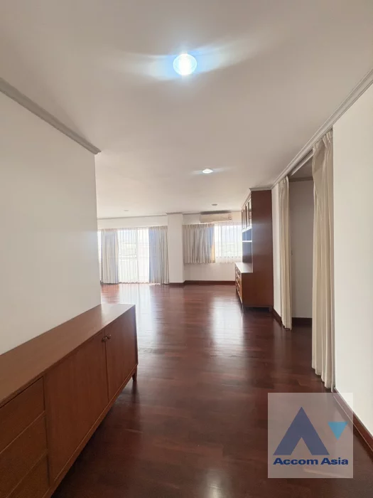 9  4 br Apartment For Rent in Phaholyothin ,Bangkok BTS Saphan-Kwai at Heart of Phaya Thai AA44551