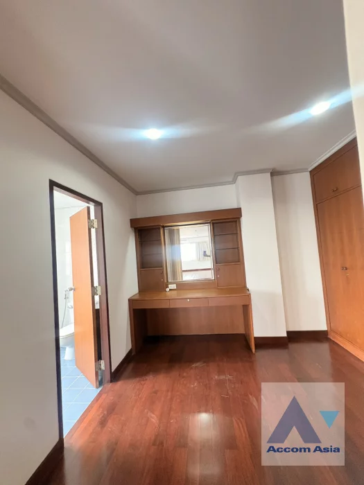 14  4 br Apartment For Rent in Phaholyothin ,Bangkok BTS Saphan-Kwai at Heart of Phaya Thai AA44551