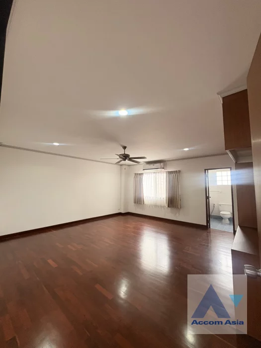 11  4 br Apartment For Rent in Phaholyothin ,Bangkok BTS Saphan-Kwai at Heart of Phaya Thai AA44551