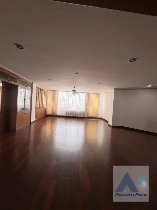 12  4 br Apartment For Rent in Phaholyothin ,Bangkok BTS Saphan-Kwai at Heart of Phaya Thai AA44551